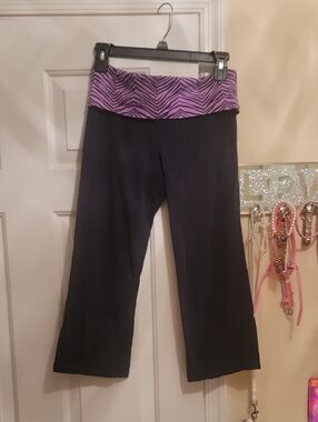 Pink Victorias Secret Carpri Pants. Black With Purple/pink Zebra Print. SM.